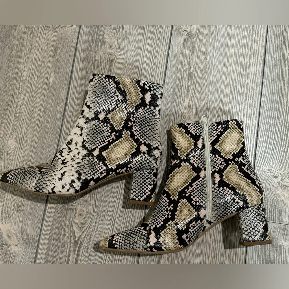 Cocoa Faux Snakeskin Ankle Boots Size 8.5, Vegan Leather, 2.25 inch heel - Picture 7 of 9